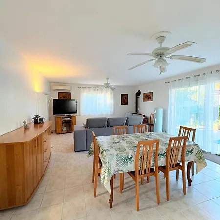 Superbe Maison Avec Piscine Privee Proche