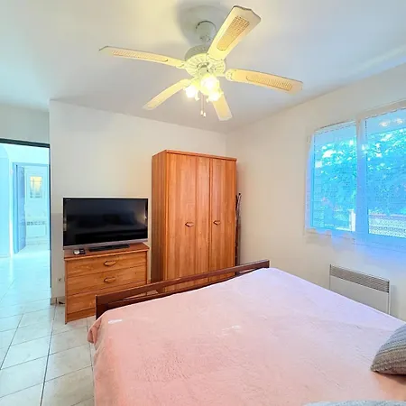 Hébergement de vacances Superbe Maison Avec Piscine Privee Proche *